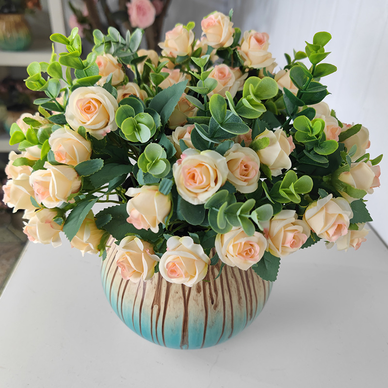 仿真茶玫11头玲珑玫瑰尤加利把束花客厅摆设婚庆装饰小把花绢花详情5