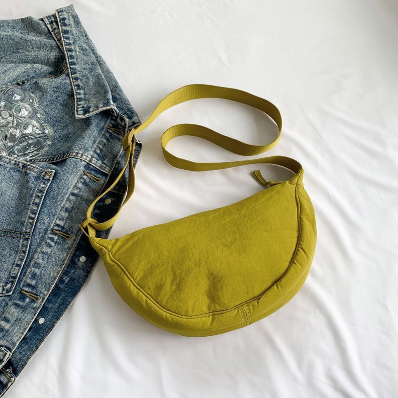 新款试衣间潮流腋下包女轻便百搭优衣库饺子包女大容量单肩斜挎包详情6