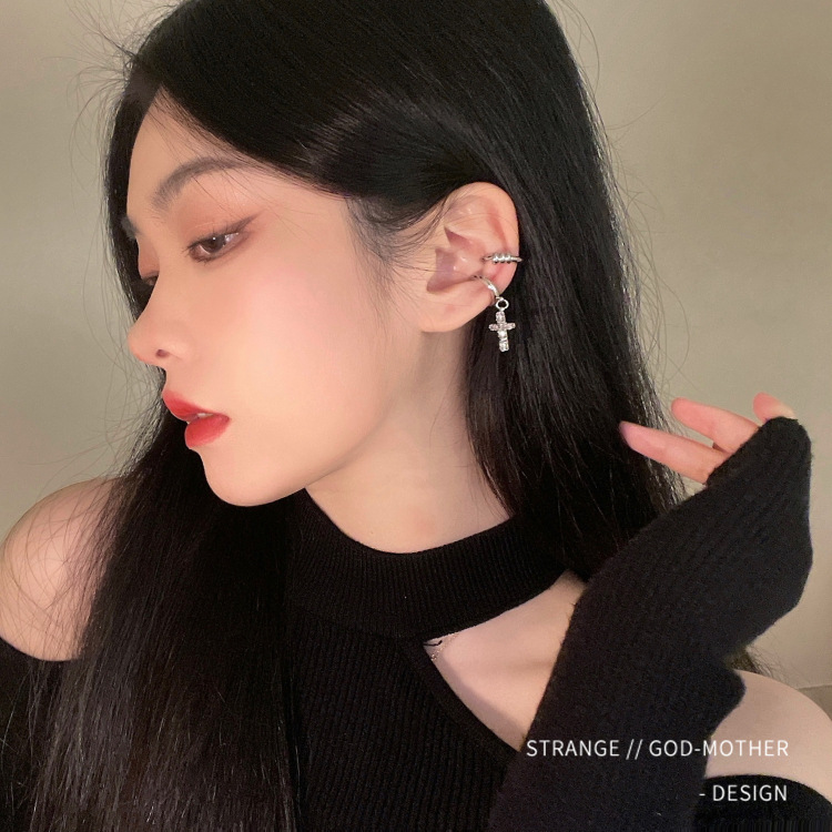 个性辣妹高级感十字架锆石不对称耳扣耳环小众无耳洞耳夹2023新款详情5