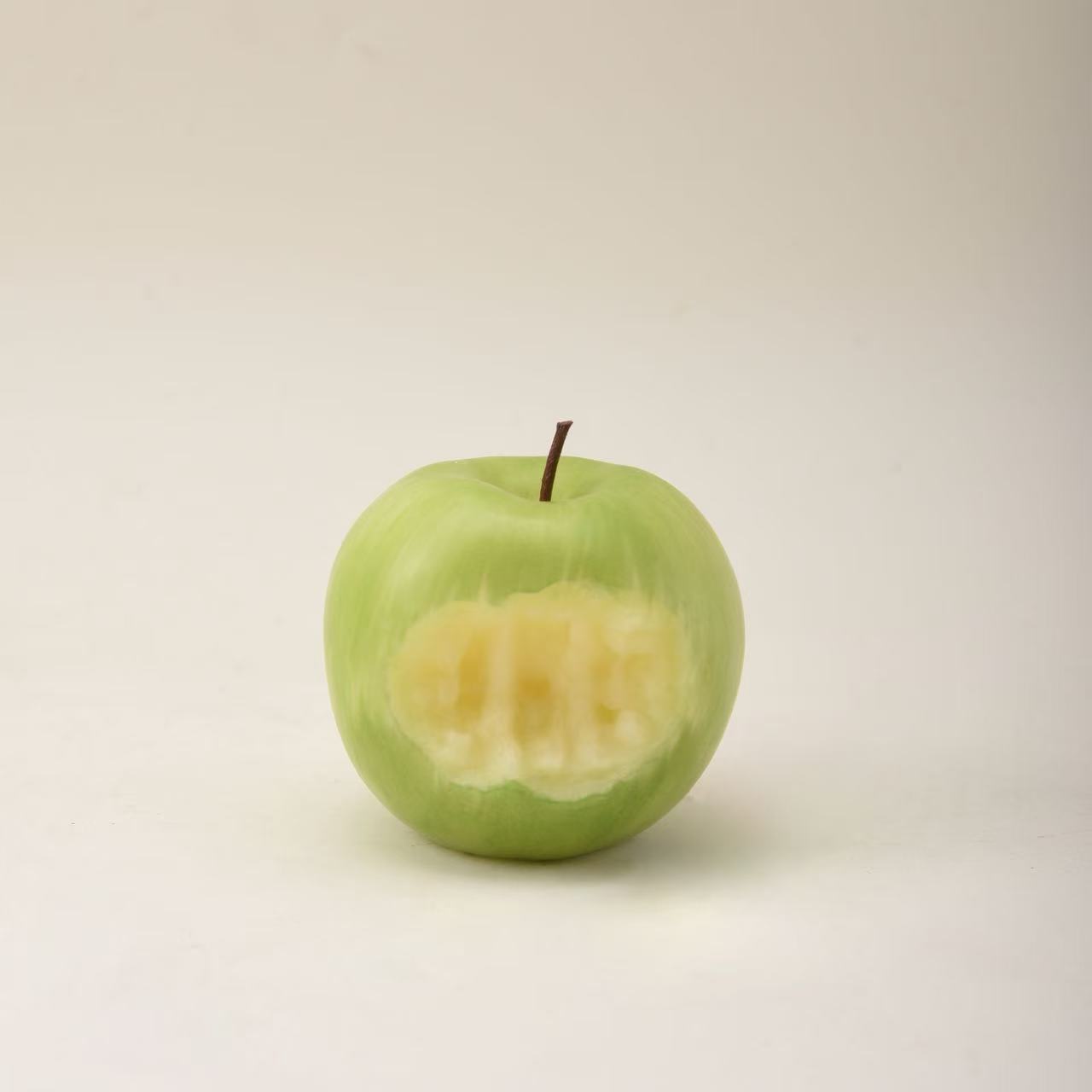 Take a bite of the apple-scented candle as a Christmas gift for your girlfriend, best friend, employee group-buying gifts, accessories and ornaments pic 4