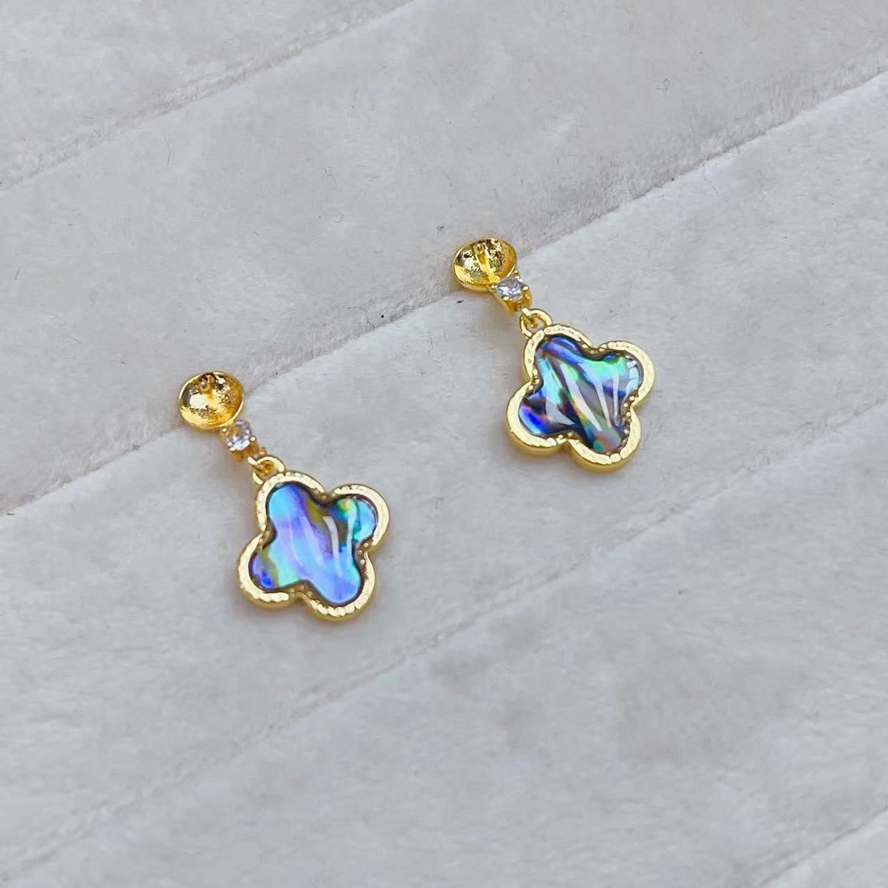 Original design freshwater pearl copper plated with real gold four-leaf clover real shell stud DIY pearl earring accessories pic 3