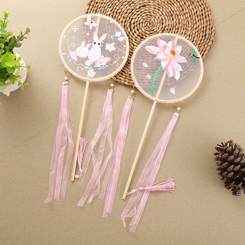 Wholesale of Chinese-style embroidered fans, ancient-style Hanfu, photo shoots, dance cheongsams, fashion shows, round fans and retro palace fans pic 3