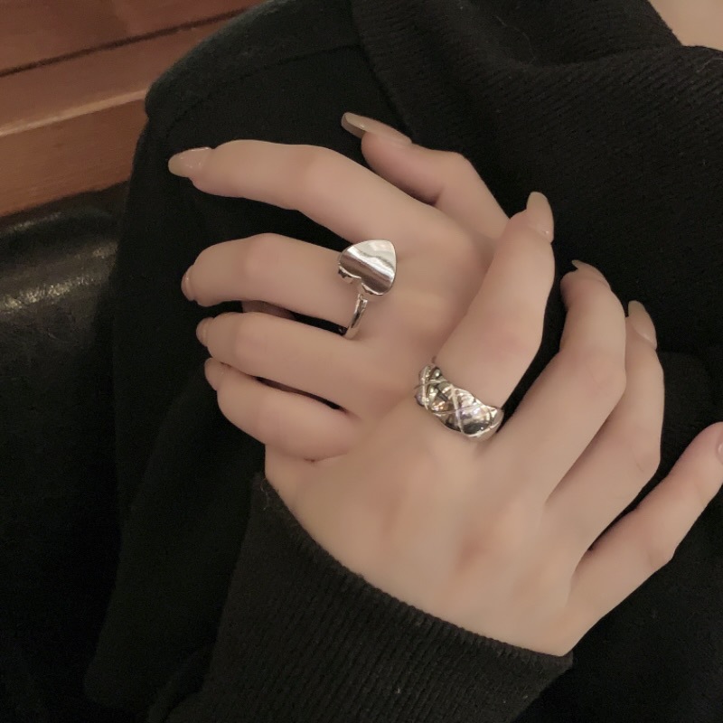 The ring does not fade. It has a unique and high-end feel, is versatile, and exudes a light luxury temperament. It is an inS-style retro ring with geometric openings from Japan and South Korea pic 18