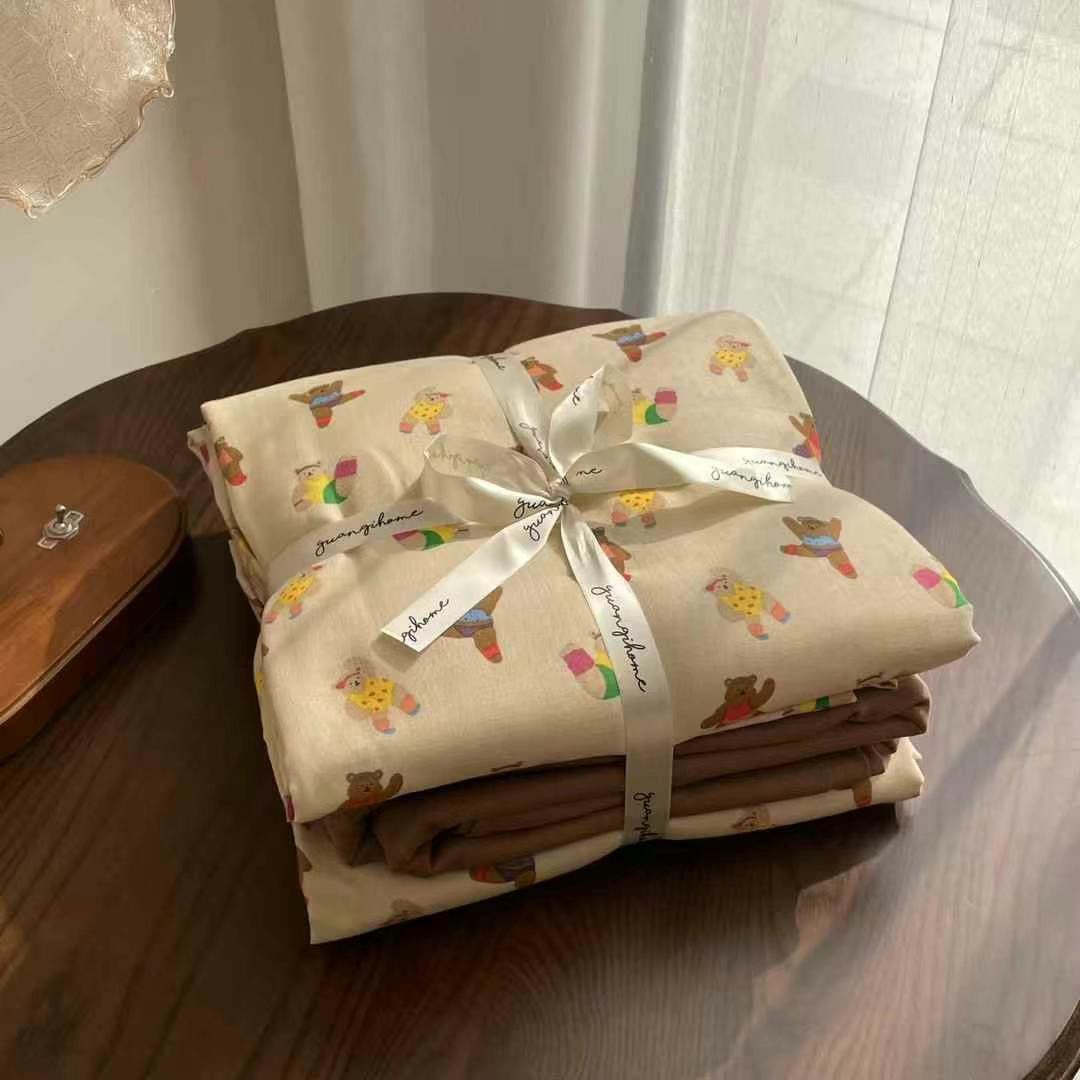 A set of three or four pieces with fresh small floral print double-layer yarn, pure cotton soft naked sleeping quilt cover and cartoon bedding pic 12