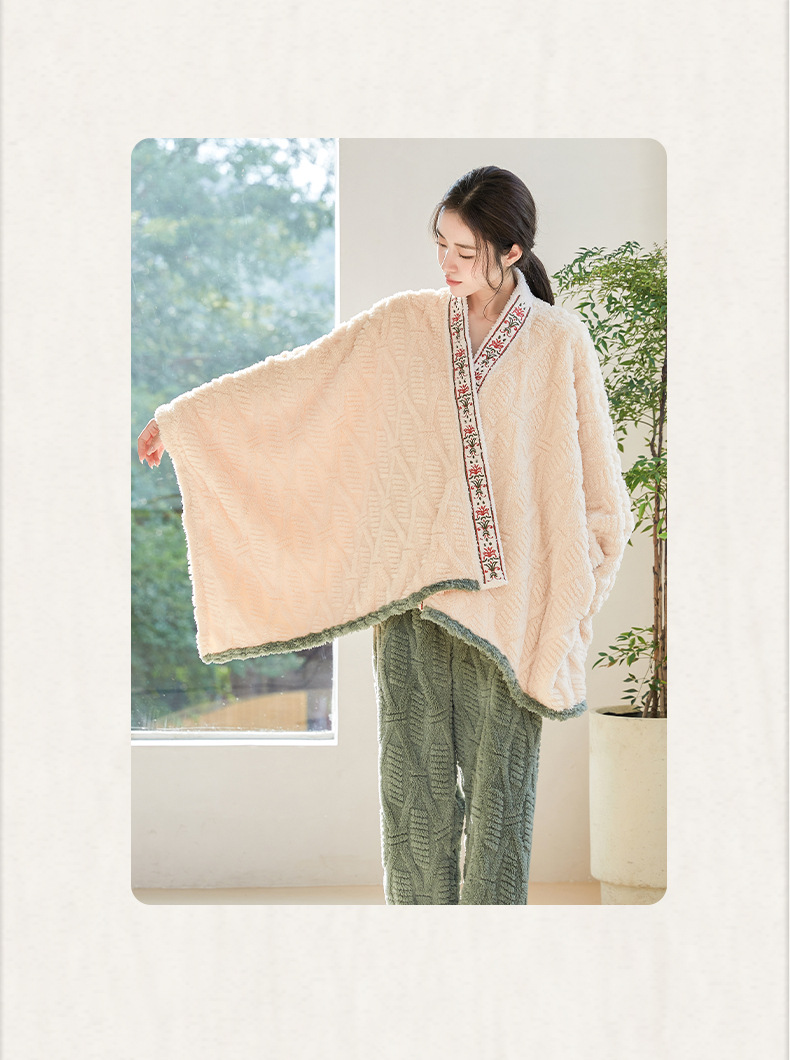 新中式提花舒棉绒披肩毯女士秋冬绣花披风毯午休盖毯可外穿详情13