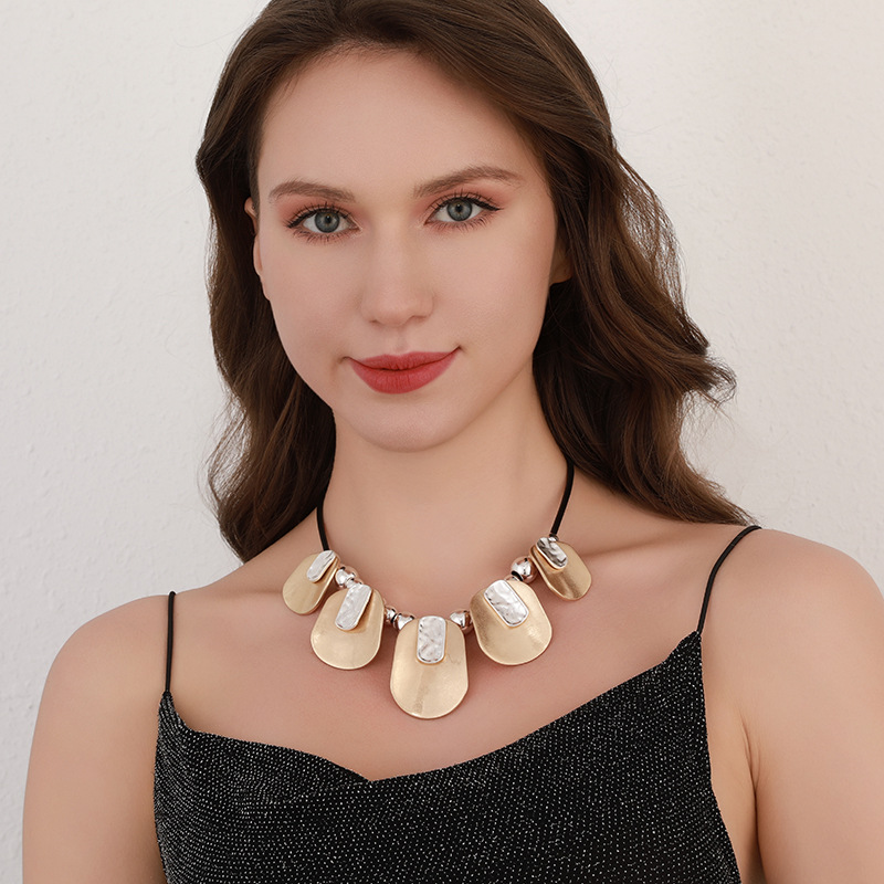 跨境亚马逊复古时尚女士短项链夸张百搭锁骨链金属拼接锁骨链批发详情6