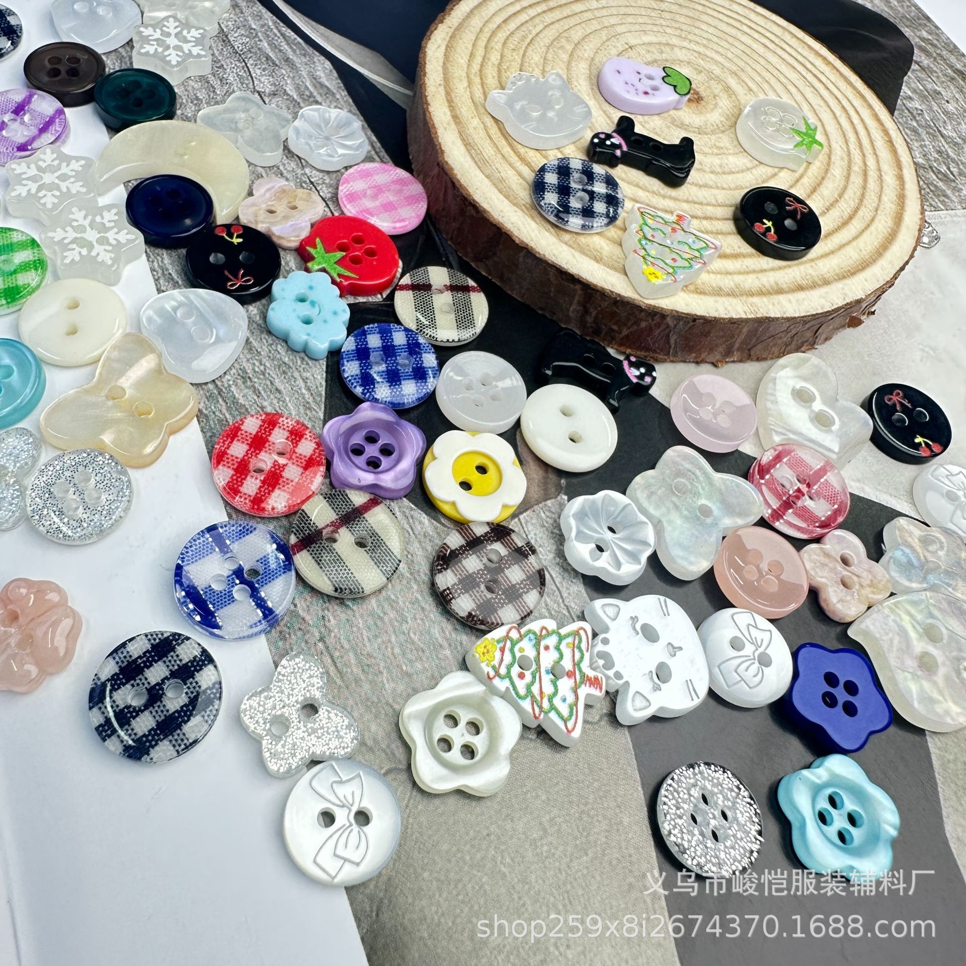 A set of 20 colored buttons, metal four-piece buttons, disc buttons, cufflinks and buttons pic 5