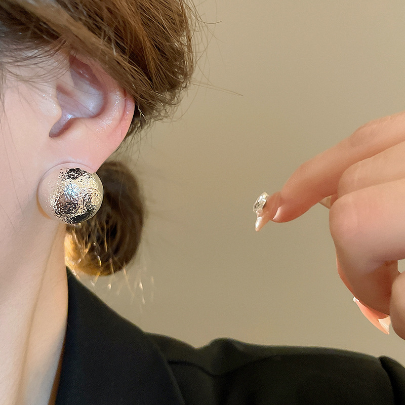 银针跨境高级感银色几何圆珠爱心耳钉小众个性耳环冷淡风耳饰批发详情5