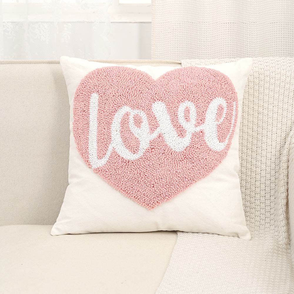 刺绣爱心可爱沙发抱枕情人节立体圈绒靠枕靠垫详情8