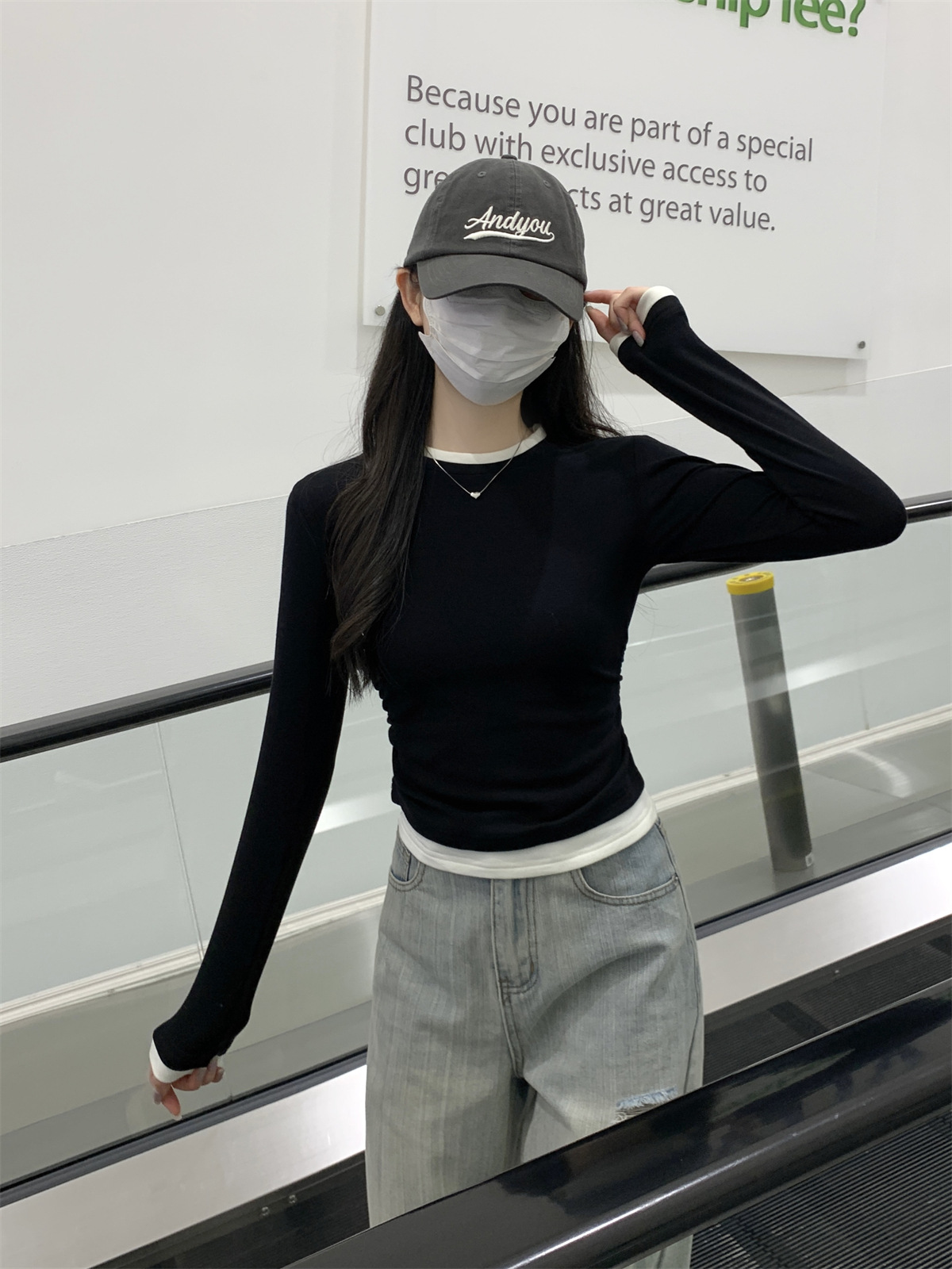 A trendy and unique round-neck color-blocking fake two slimming cotton long-sleeved T-shirts for women, a new grey top from Spring and autumn pic 22