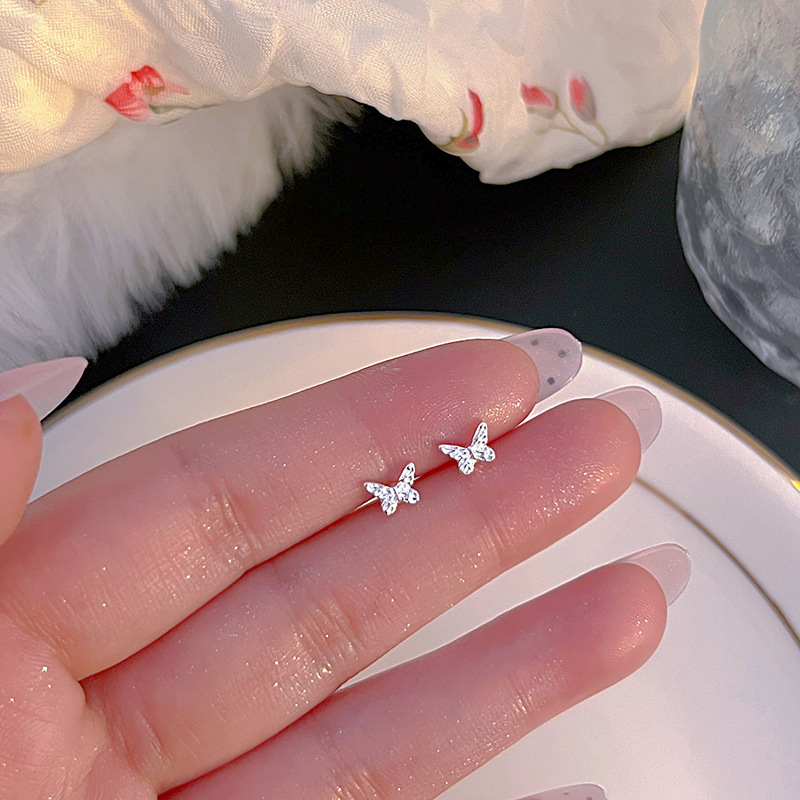 Серебристые серьги S925, принадлежащие женщине-разведению сережек, были выпущены в 2025 году pic 27