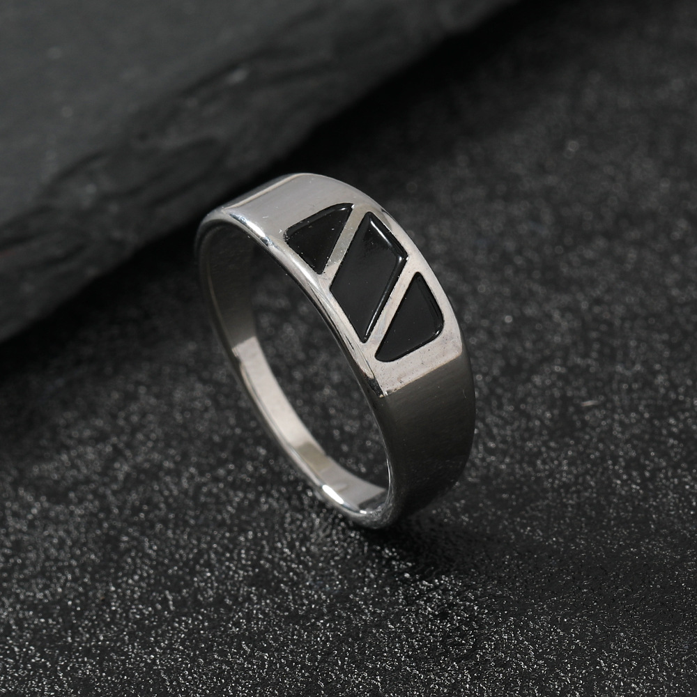 跨境不锈钢饰品 夸张朋克风切割镂空腐蚀抹黑油十字架钛钢戒指 厂详情8