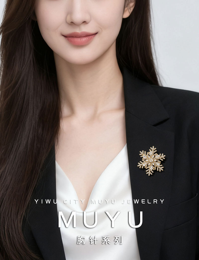 Original design rotatable snowflake brooch with a light luxury and high-end feel, ice crystal texture three-dimensional multi-layer exquisite brooch pic 5