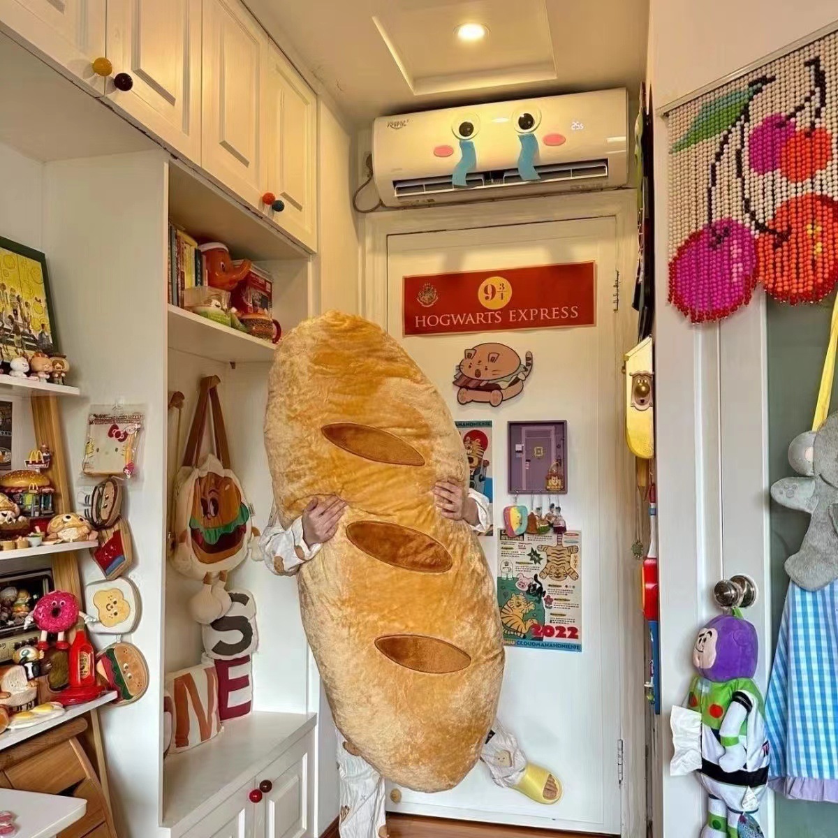 奇奇怪怪可爱面包长条抱枕毛绒玩具床头宿舍靠垫床上夹腿睡觉枕头详情2