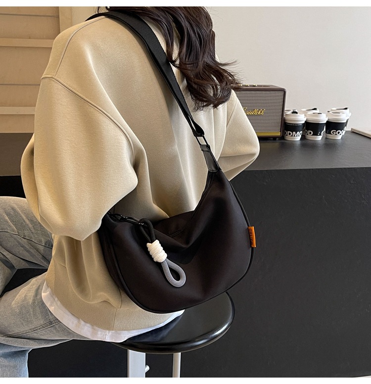 Casual nylon fabric bag for women, 2024 new trendy Korean style crossbody dumpling bag, versatile large-capacity canvas single-shoulder bag pic 10