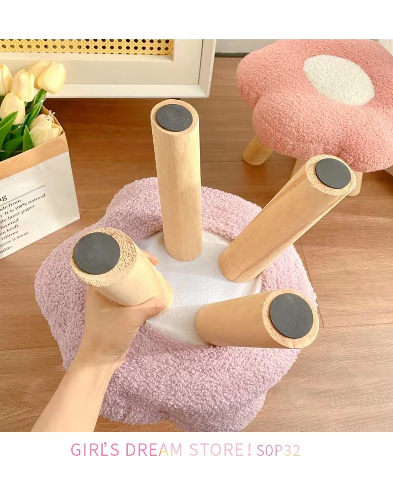 The home living room has a cute sunflower stool, a cute cloud stool, a simple teddy fleece shoe-changing stool, a low stool, and a small low stool pic 10