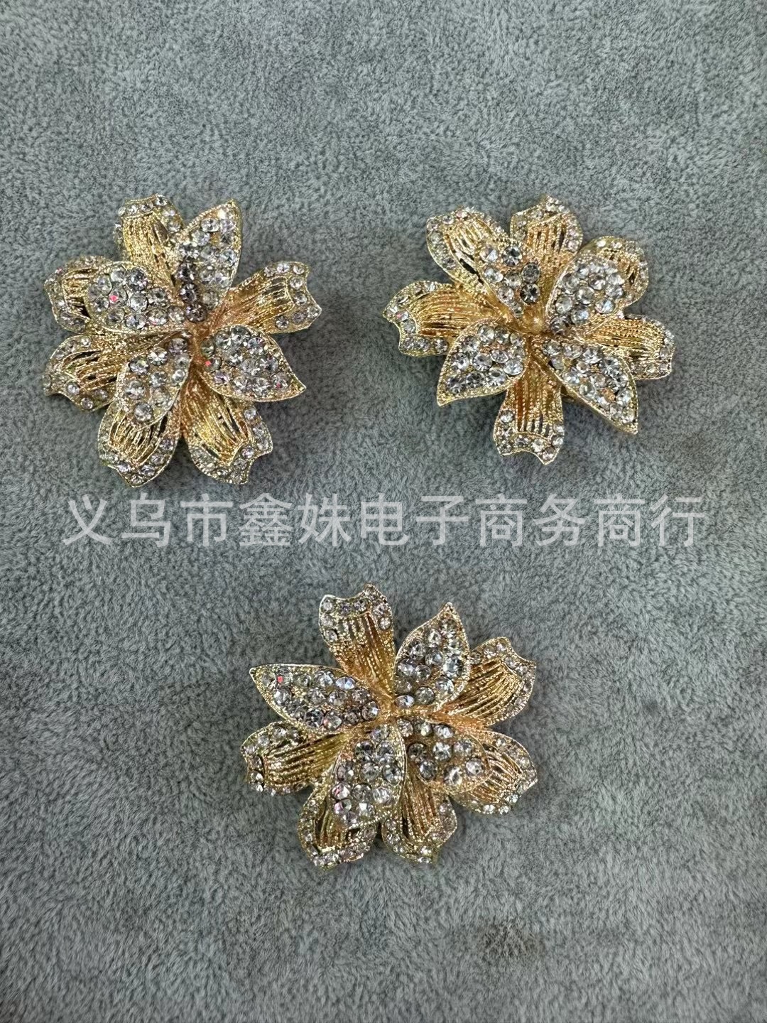 Alloy full diamond rose bouquet brooch, high-end Korean pearl pin, brooch and silk scarf for both purposes pic 5