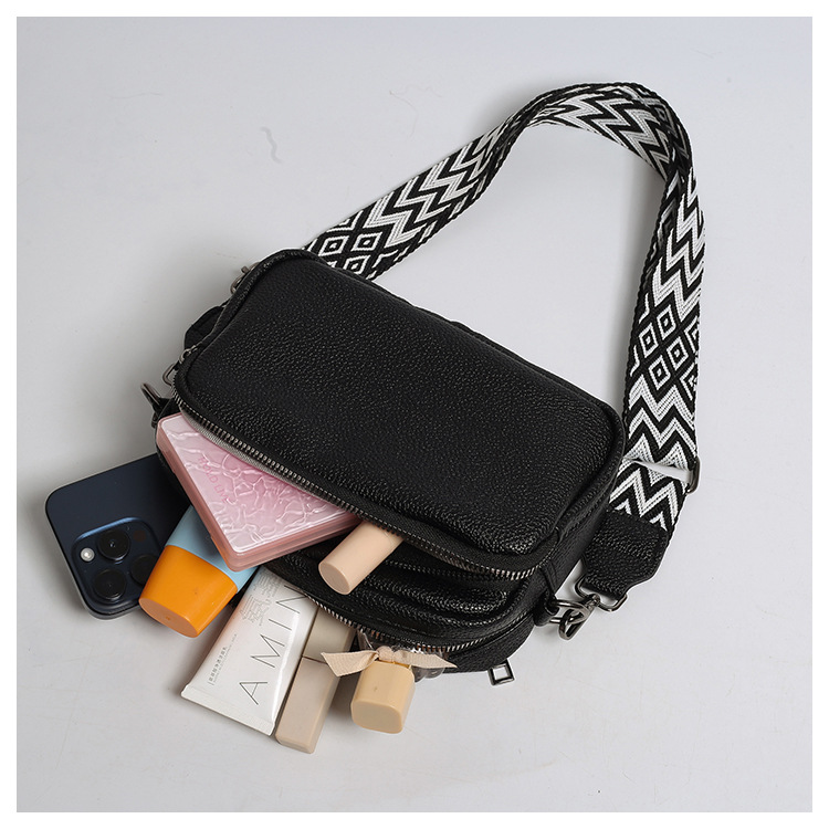 外贸潮流女包小众时尚质感宽肩带大容量女士单肩斜挎小方包跨境详情8