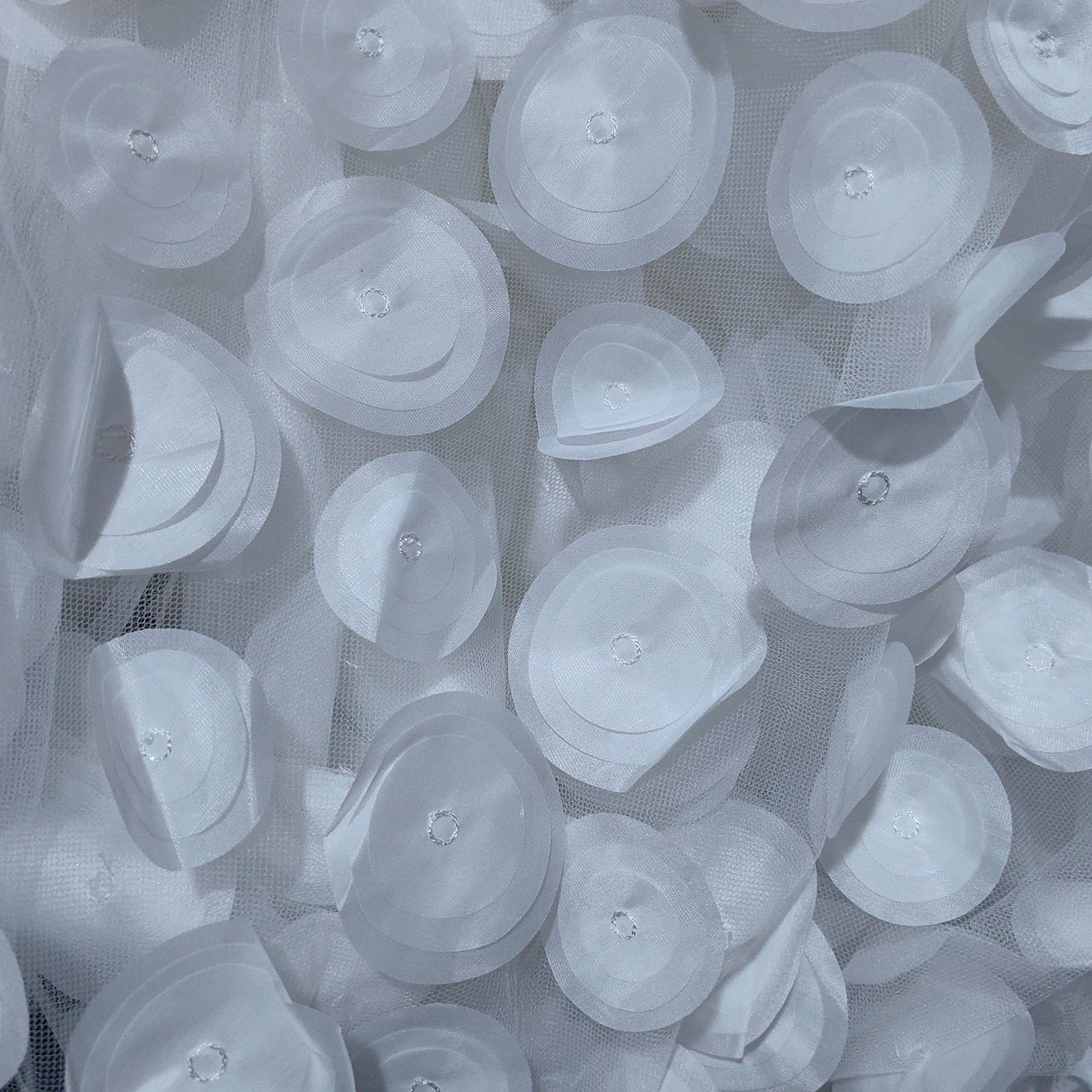 欧洲站激光立体刺绣面料多色网纱圆圈绣花布时尚女装连衣裙面料详情18