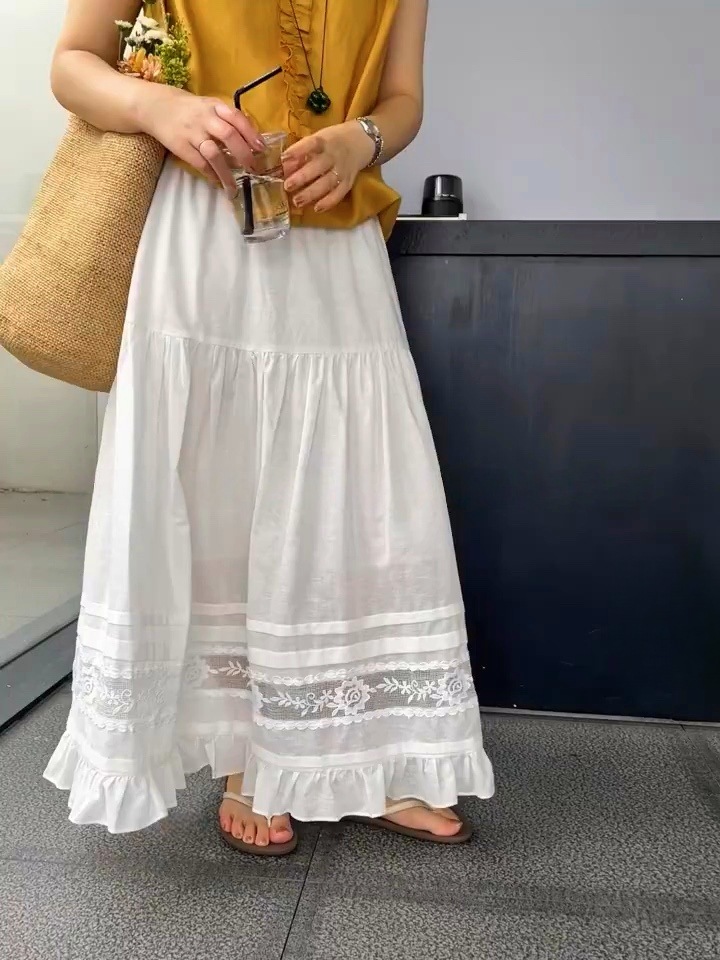 A white lace patchwork mid-length dress for women in Spring/Summer 2025, with a unique design sense and a fairy cake dress pic 7