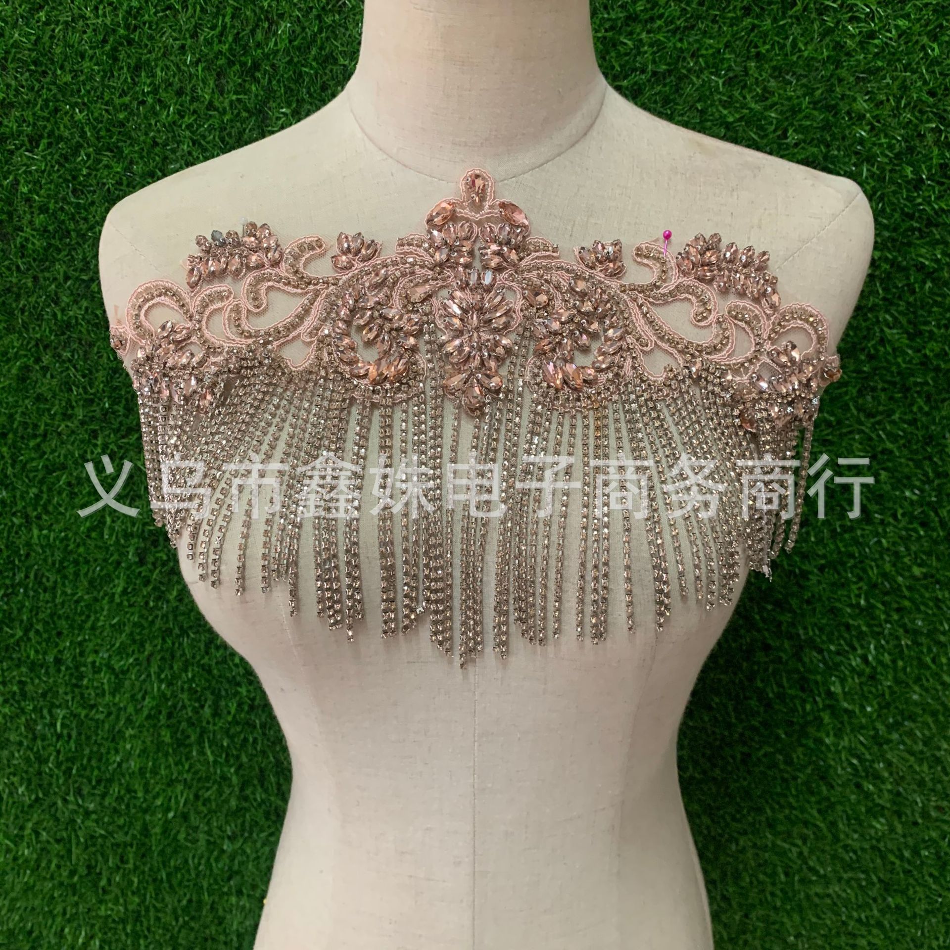 Clothing accessories, colored glass, diamond patterns, beading, embroidery, rhinestones, headwear, shoes and hats, accessories, hand-sewn diamond patterns, and matching flowers pic 5