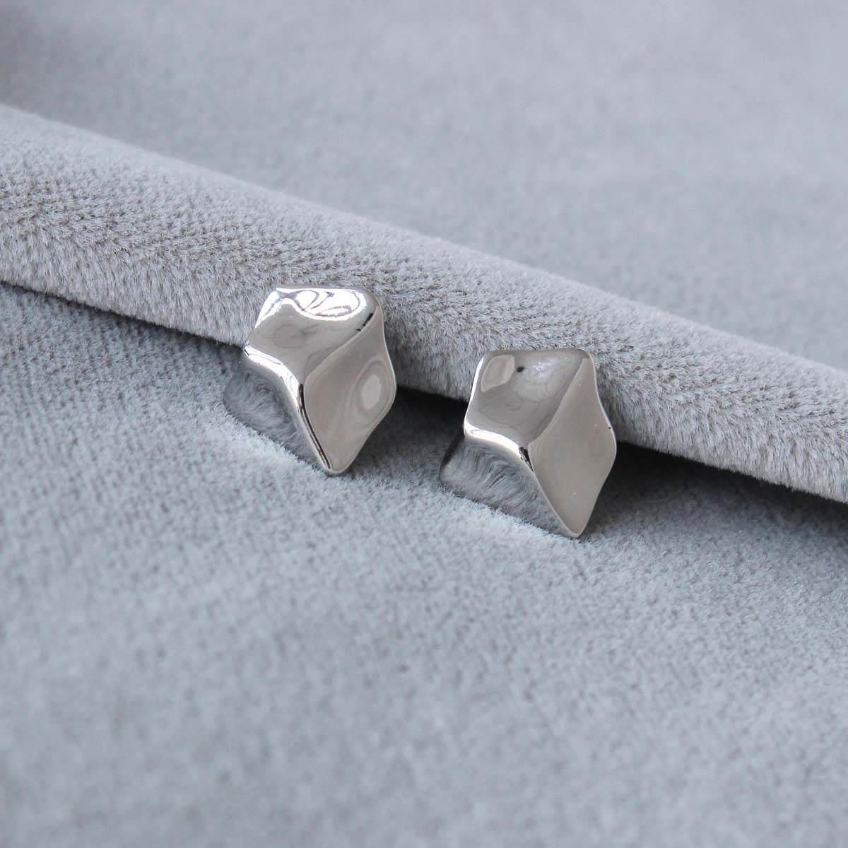 FAN*小陨石耳钉新款轻奢简约小众不规则肌理光泽百搭时尚亮面耳钉详情6