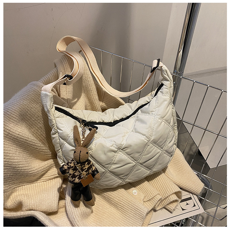 The new, trendy and fashionable single-shoulder crossbody bag with diamond-patterned embroidery thread for women in 2021, the popular dumpling bag pic 88