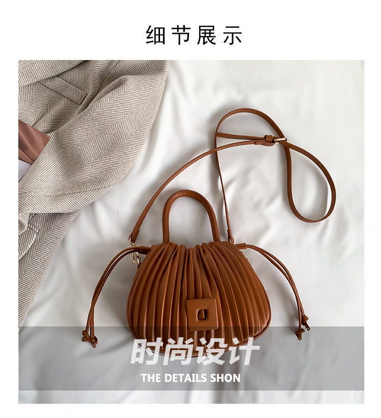 褶皱口袋包包女包2024新款跨境抽带水桶手提时尚潮流质感单肩斜挎详情5