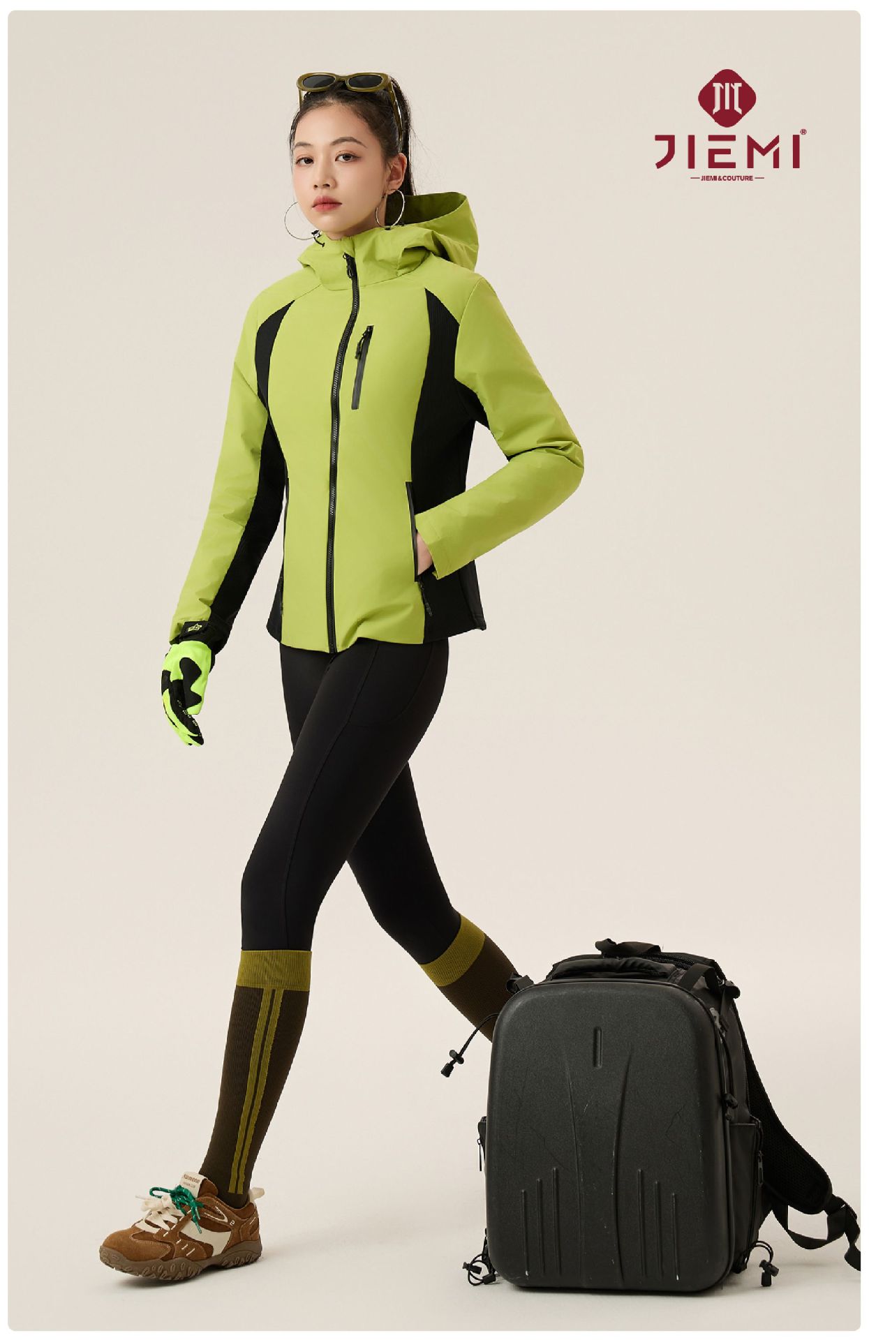 Three-in-one women's autumn and winter new soft-shell windproof, waterproof, breathable and warm jacket, outdoor mountaineering down jacket pic 16