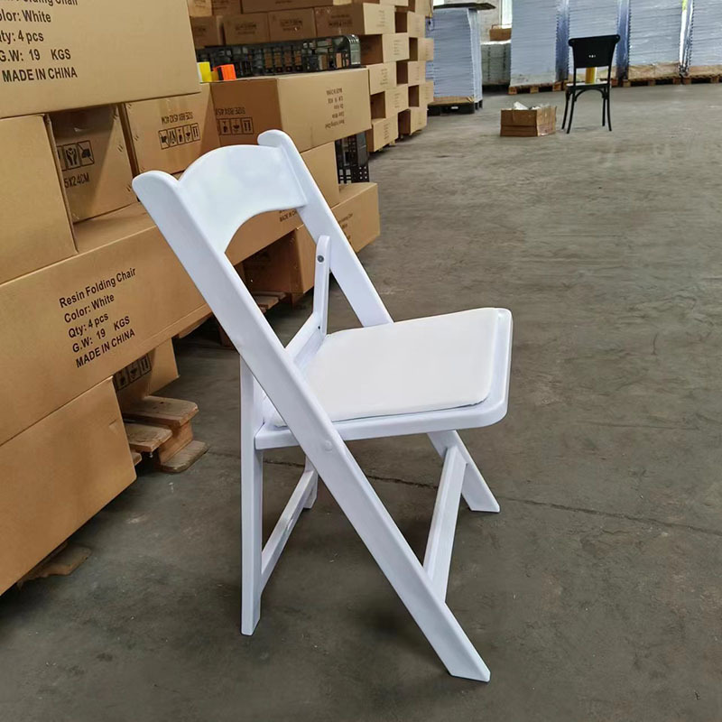 Star Factory wholesals wedding lawn plastic white folding chairs, Wimbledon chairs, and soft-padded chairs for wedding hotels and banquets pic 10