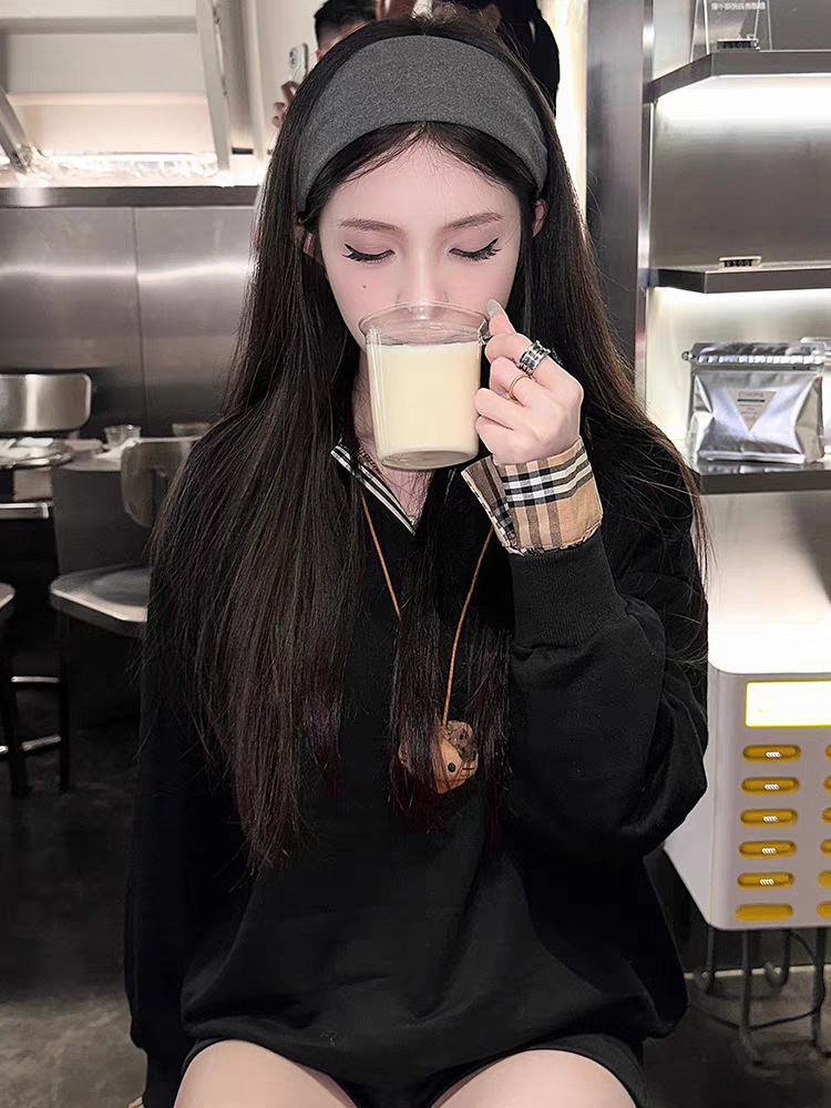 The wide-brimmed headband for women, featuring a high-end grey knitted headband with a wide headband accessory, is the same style as the one worn by the Instagram blogger pic 4