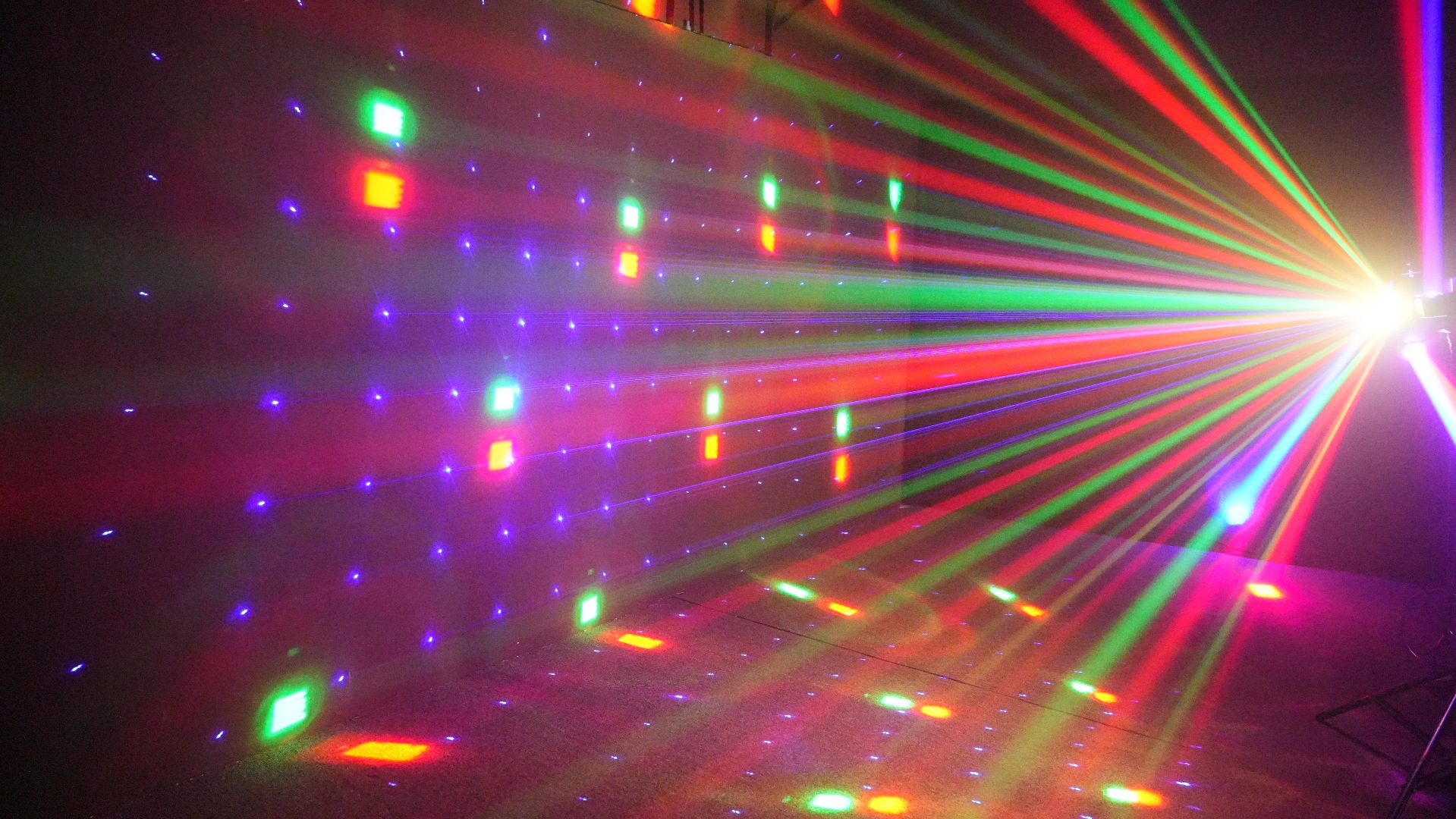 蜂眼激光灯 三臂小金刚带声控酒吧KTV氛围灯旋转摇头舞台灯光详情7