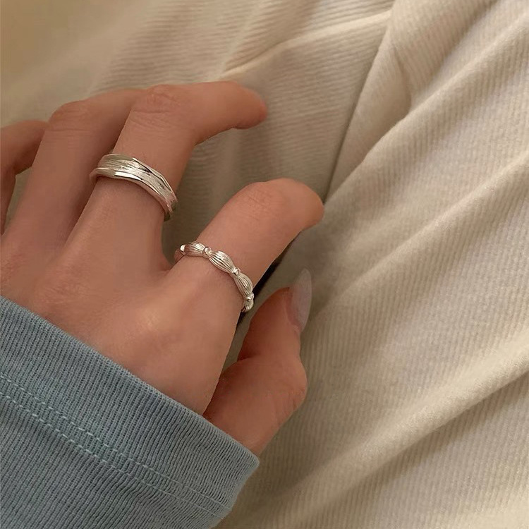 The ins niche design texture S925 sterling silver ring is a simple, luxurious and high-end index finger ring for women. It can be adjusted pic 10