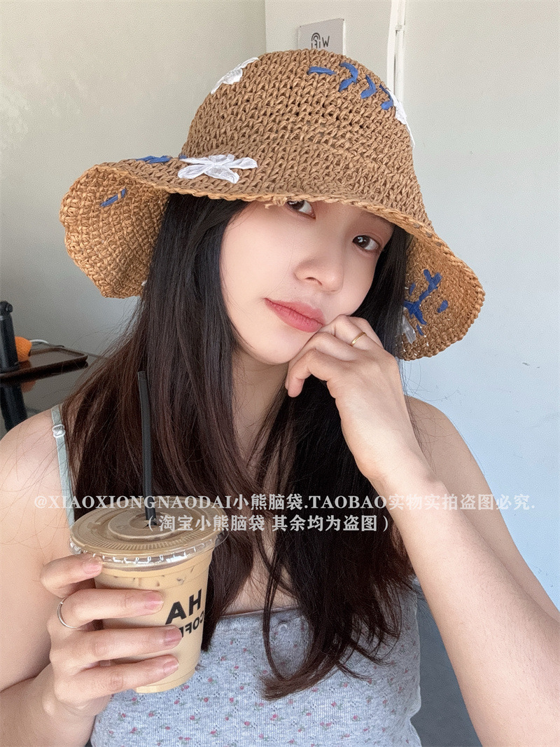 A large-brimmed straw hat for women, a summer handcrafted hook flower vacation beach sunshade straw woven sun hat, sweet and versatile, a small hat that shows off your face pic 9
