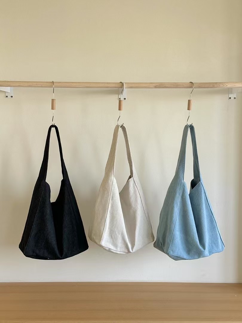 Niche design sense canvas bag, large-capacity Korean-style laid-back single-shoulder bag, 2025 commuter student underarm tote bag pic 12