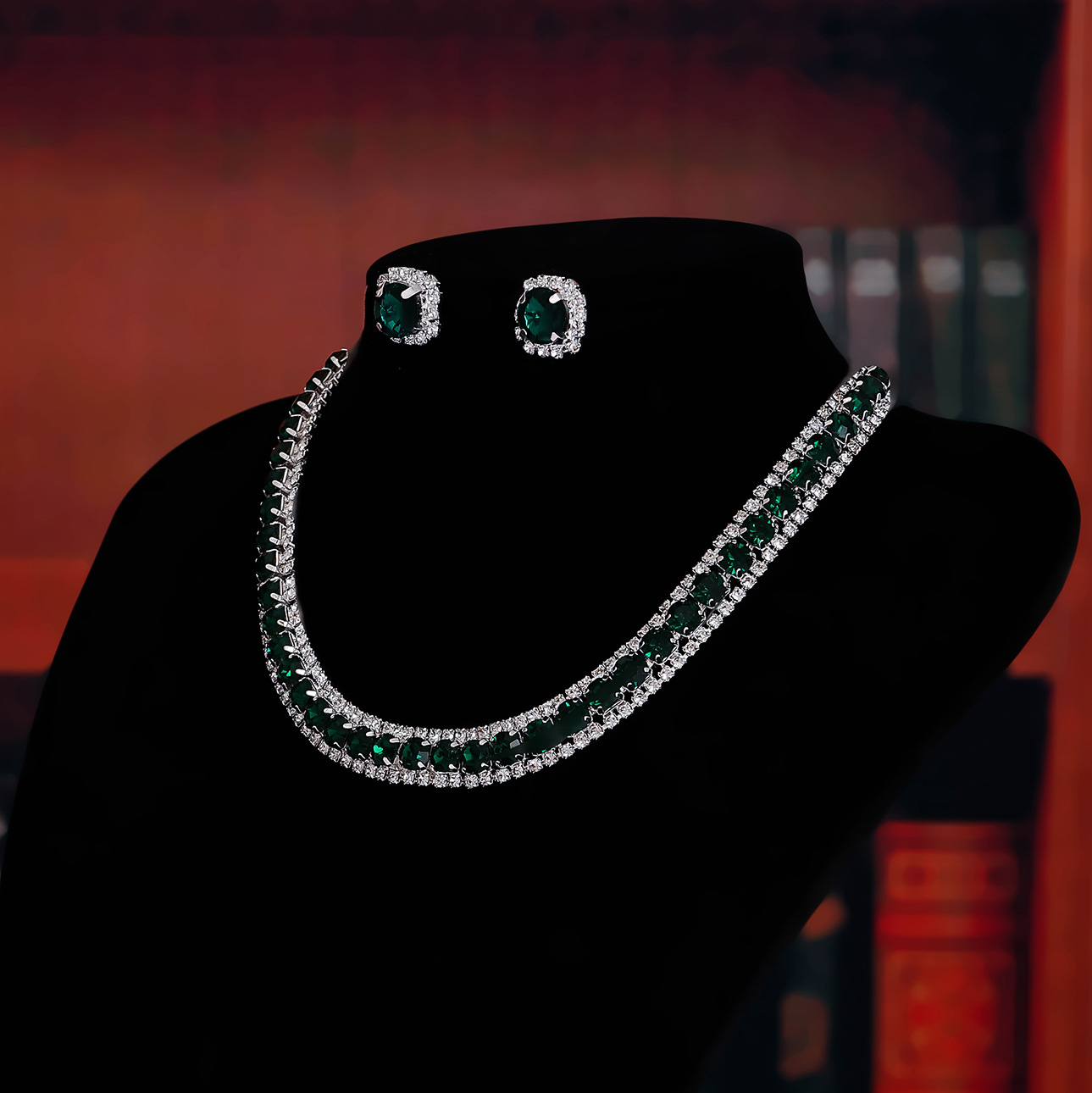 European and American bestsellers, light luxury, niche and exquisite necklaces, versatile, stylish, fashionable and individual two-piece set of necklaces and stud earrings pic 7