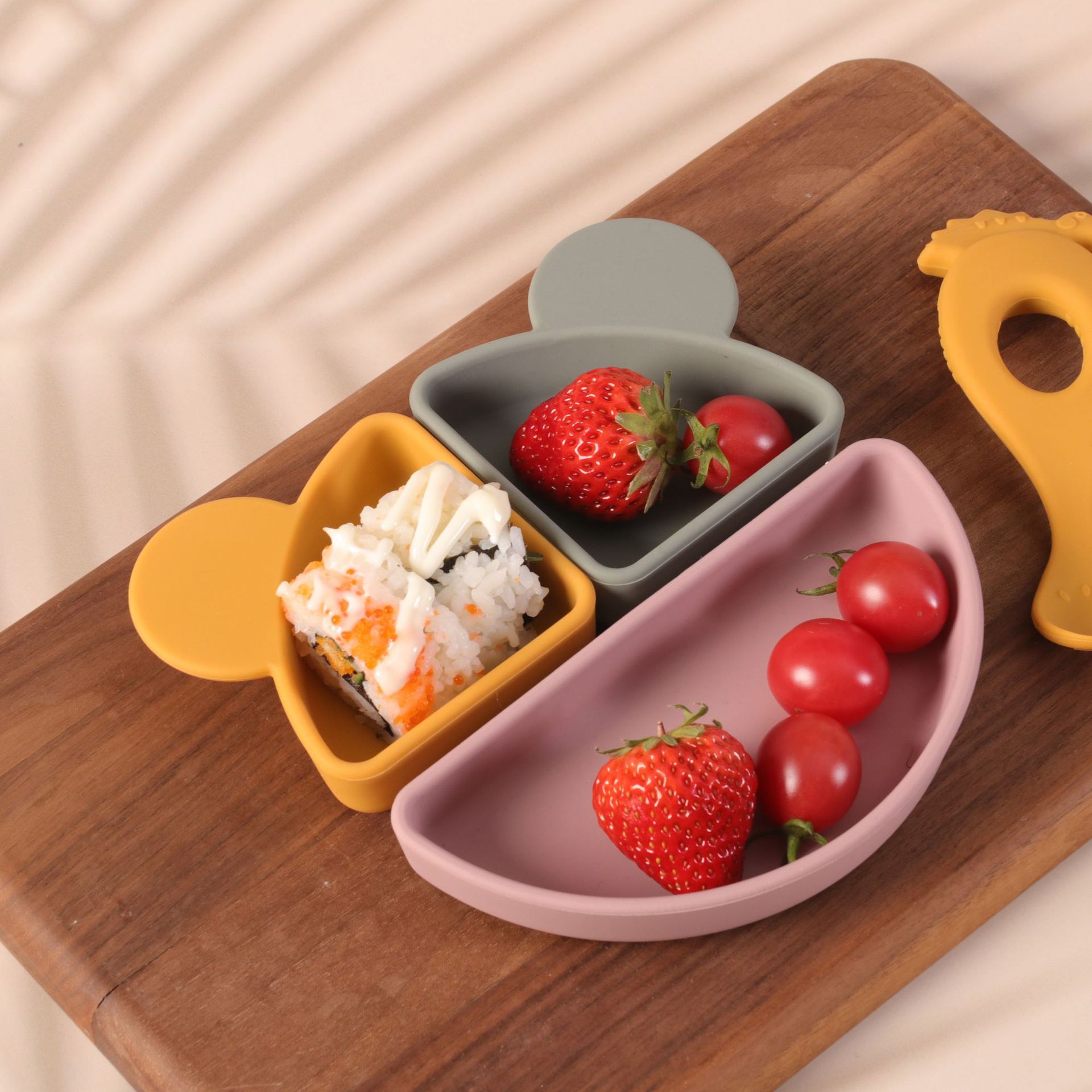 现货跨境食品级硅胶分栏式动物餐盘宝宝餐盘儿童餐具详情5