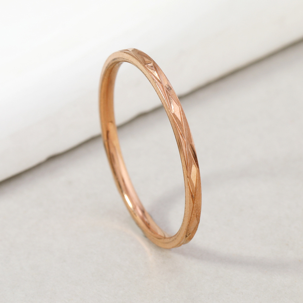 跨境素圈 不掉色 2mm极细批花交叉纹钛钢戒指女 个性不锈钢饰品厂详情5