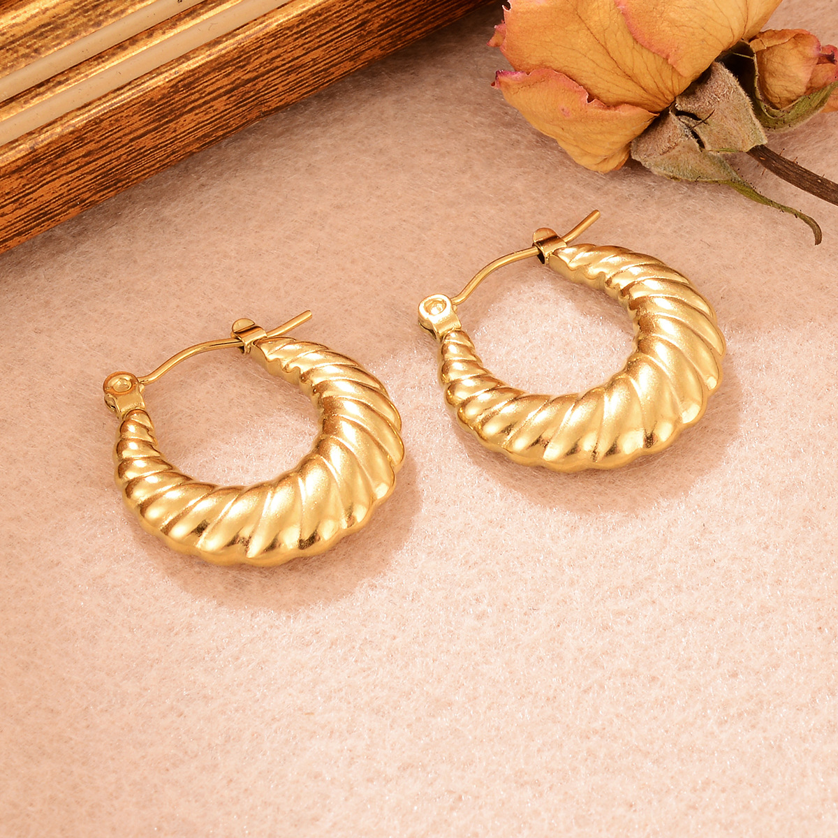 时尚复古简约大气不锈钢小众个性不锈钢纹理时尚扭纹U型耳环批发详情43