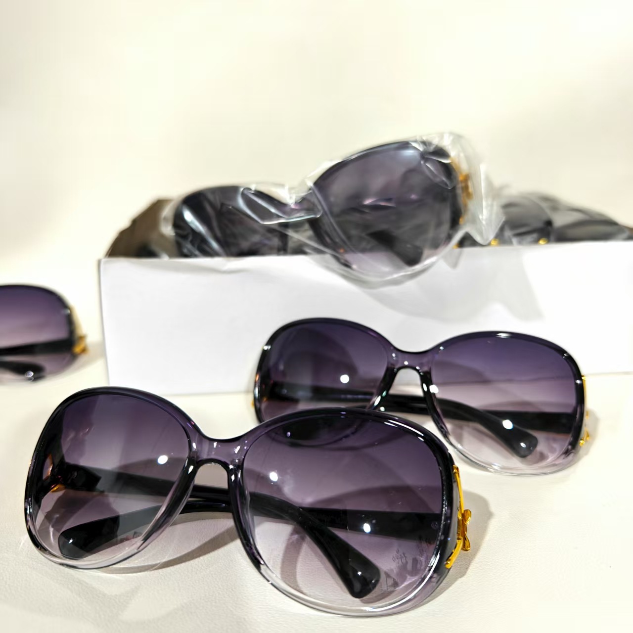 8013 sunglasses, new UV protection sunglasses, fashionable sunshade glasses, durable sunglasses, wholesale for 2 yuan pic 2