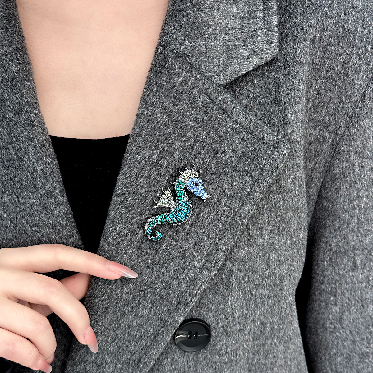 欧美时尚镶钻海马胸针多色可选男女气质百搭海洋动物胸花别针配饰详情1