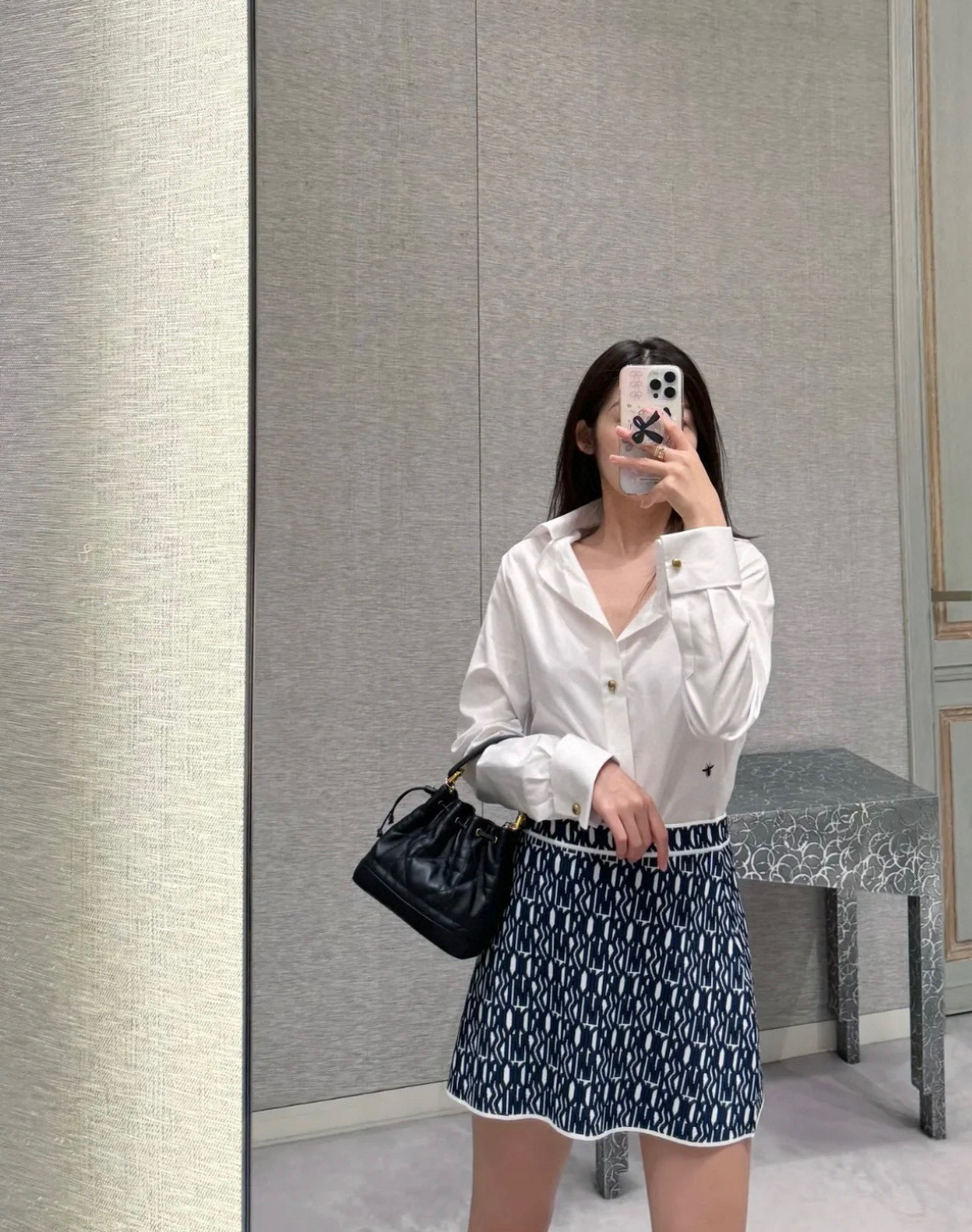 Nanyou lapel single-breasted shirt, fashionable and elegant, with a ladylike style, slimming, loose and versatile mid-length white shirt for women pic 8