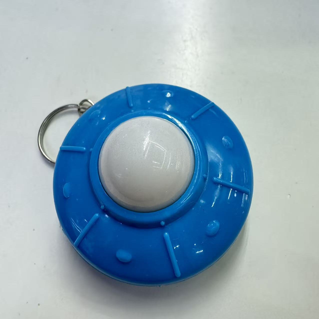 趣味创意闪光飞碟造型发光玩具钥匙扣厂家批发详情6