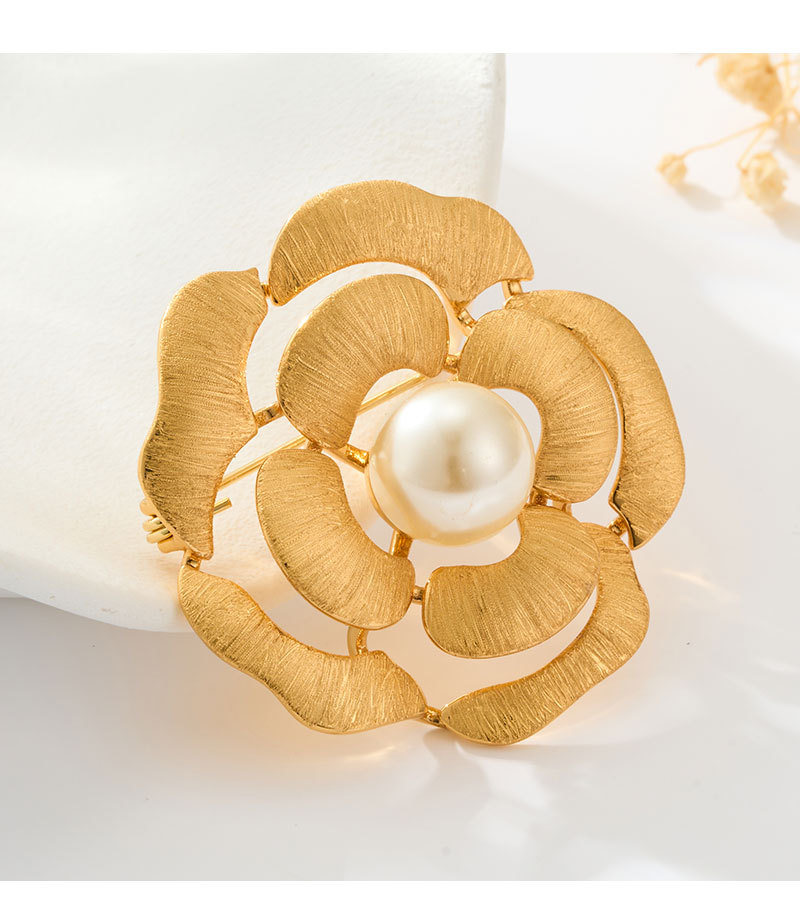 Original design, light luxury, retro gold brushed camellia brooch, fashionable and high-end suit jacket accessory pin pic 20