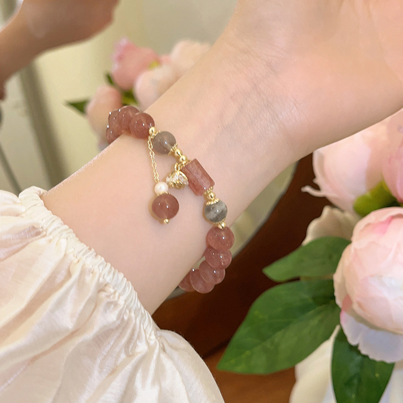 Cute pink strawberry crystal beaded bracelet, light luxury and niche design, high-end flower pendant bracelet wholesale pic 16