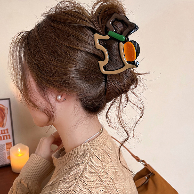 High-end ~ Cute puppy color-blocking grab clip for women, high-end shark clip at the back of the head, 2024 new style hair clip pic 6