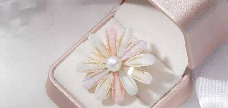 Butterfly brooch, high-end and elegant, high appearance level, cardigan, niche design sense, sweater, suit, versatile, retro brooch wholesale pic 24