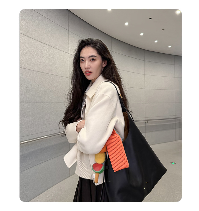 爆款包包女2025新款时尚手工针织腋下包小众单肩包上课毛线手机包详情8