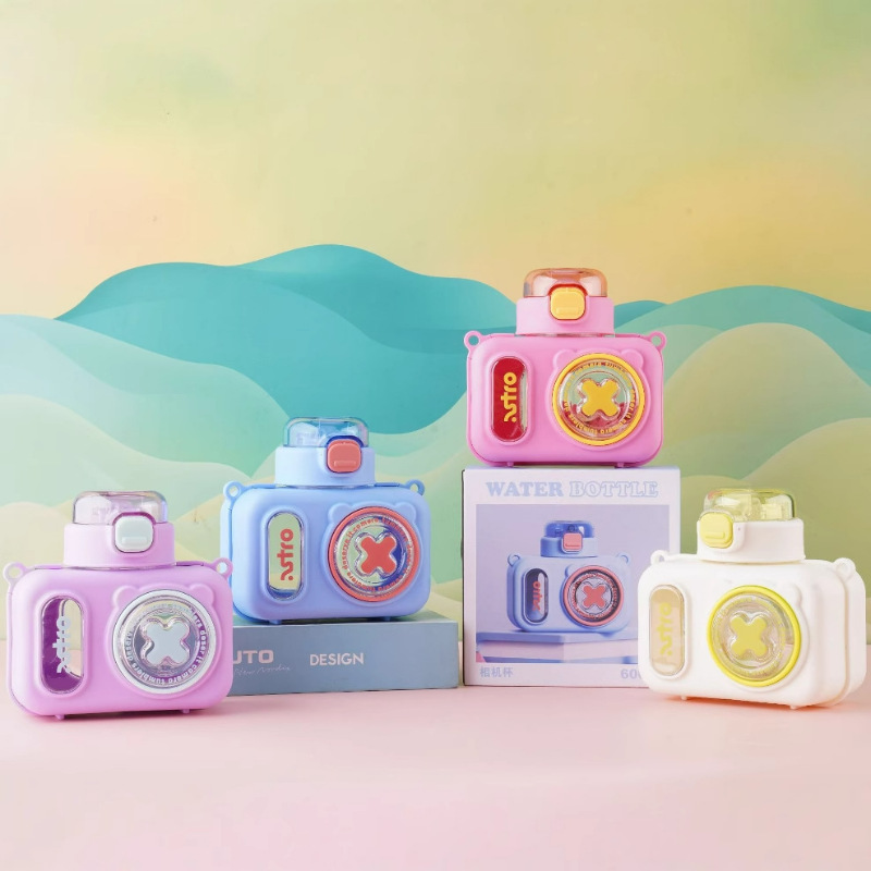 相机水杯夏季儿童高颜值可爱防摔耐高温塑料吸管杯子斜跨玩具杯子详情12