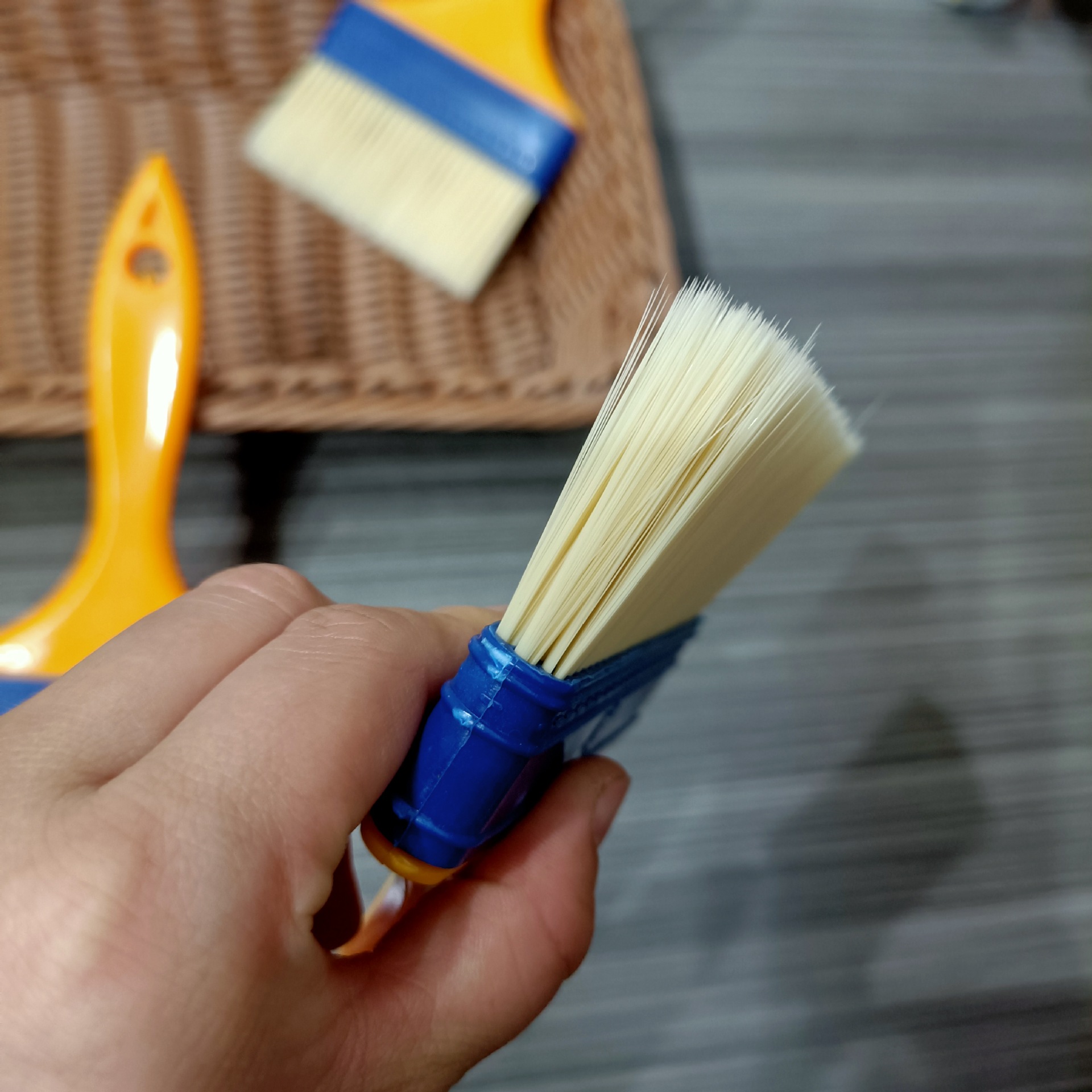 【 Zone 3-6 】【 4-inch Blue-headed Paint Brush 】10/ box 360/ case 4-inch large paint brush Thickened paint brush tool brush Brush Oil brush material brush Nylon brush 2 yuan source 1 yuan pic 2